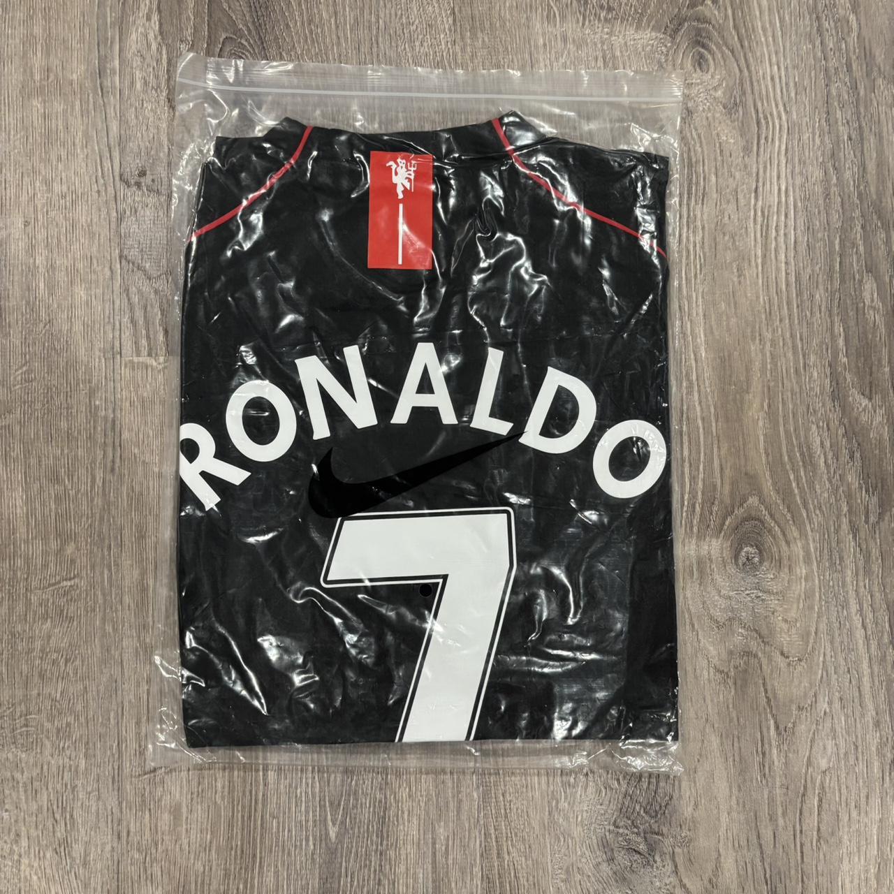 P0 Nike Men's Black T-shirt - Image 1
