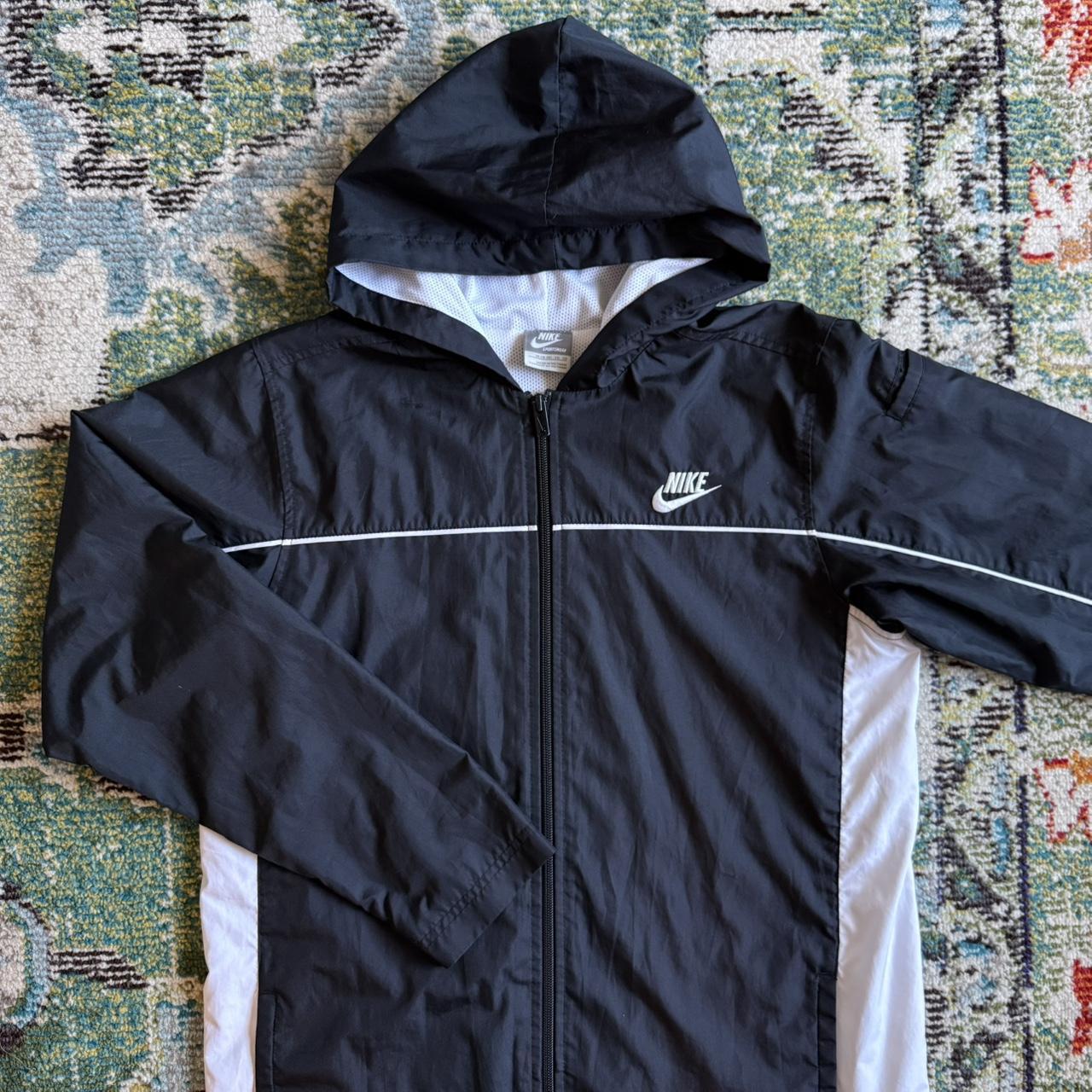 P0 Nike Women's Black and Grey Jacket - Image 1