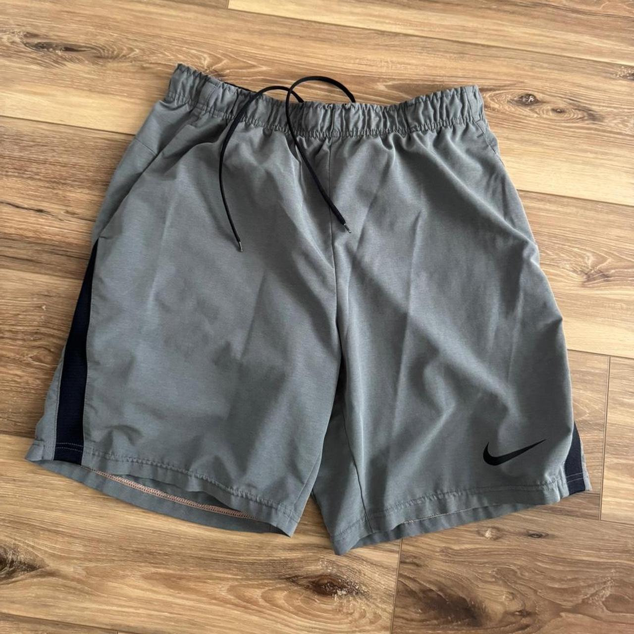 P0 Nike Men's Grey and Khaki Shorts - Image 1