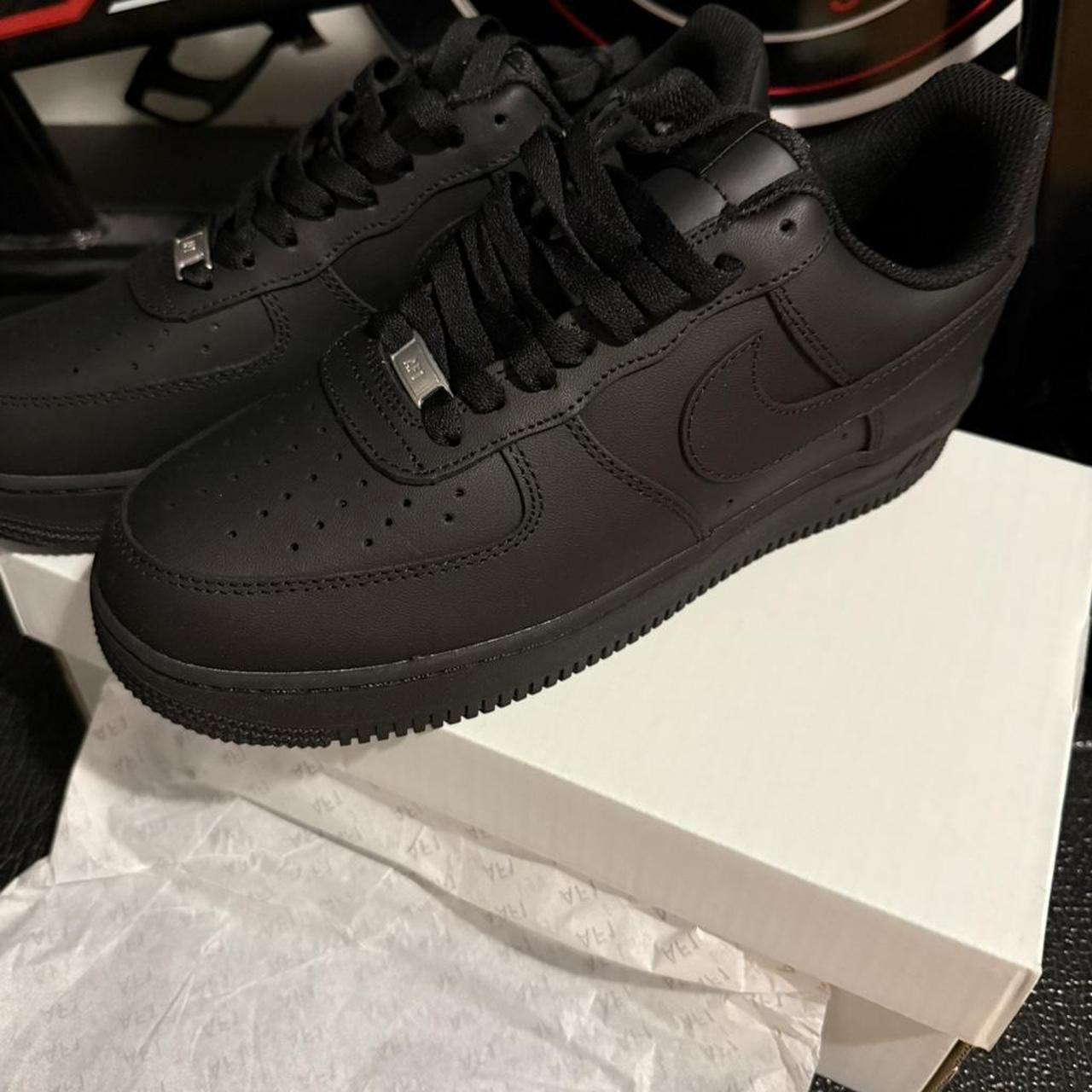 P0 Nike Men's Black Trainers - Image 1