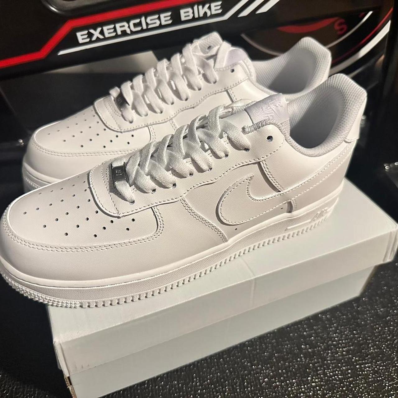 P0 Nike Men's White Trainers - Image 1